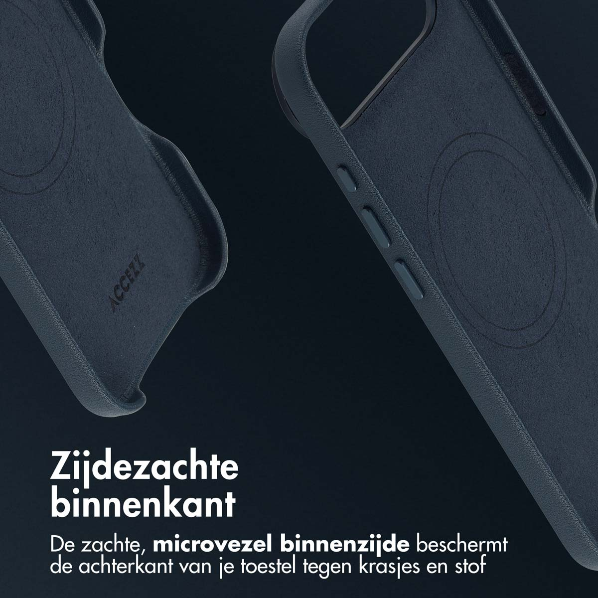 Close-up van twee donkerblauwe telefoonhoesjes. Eén toont de binnenkant met een cirkelvormig ontwerp, de andere met knoppen. Tekst onderaan.