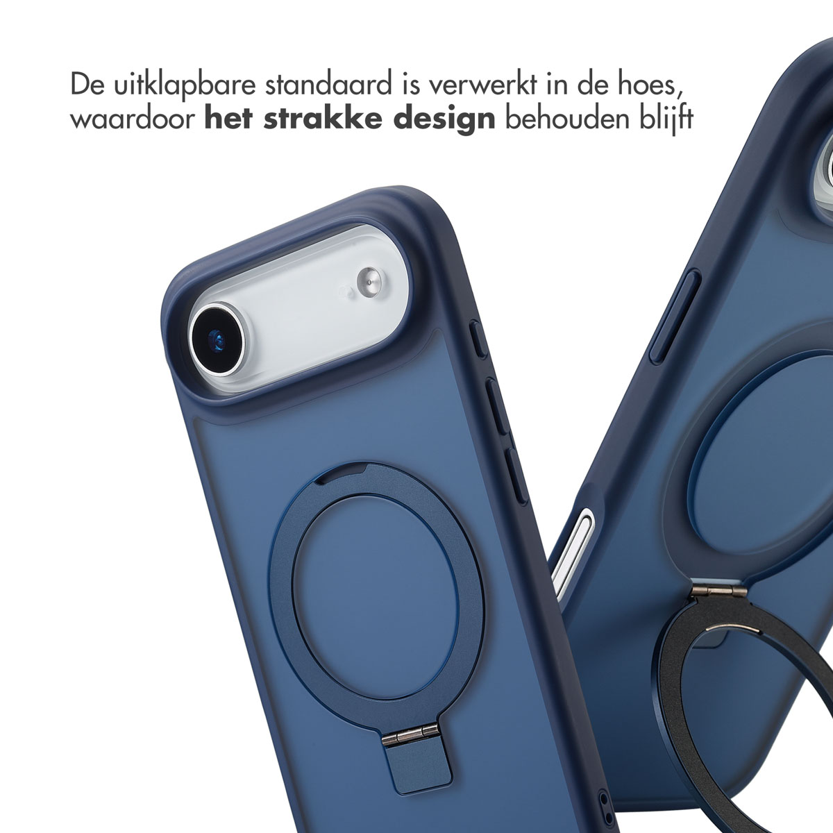 Twee donkerblauwe telefoonhoesjes zijn afgebeeld, één scherp. Elk heeft een camera en een ringhouder, en een Nederlandse tekst is zichtbaar.