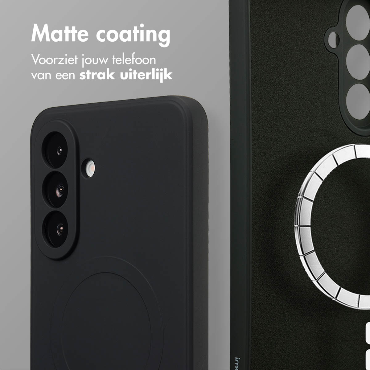 Gros plan sur une coque de téléphone noire avec une finition mate. Le boîtier a un détail circulaire et des découpes pour l'appareil photo. Le texte 'Revêtement mat' est présent.