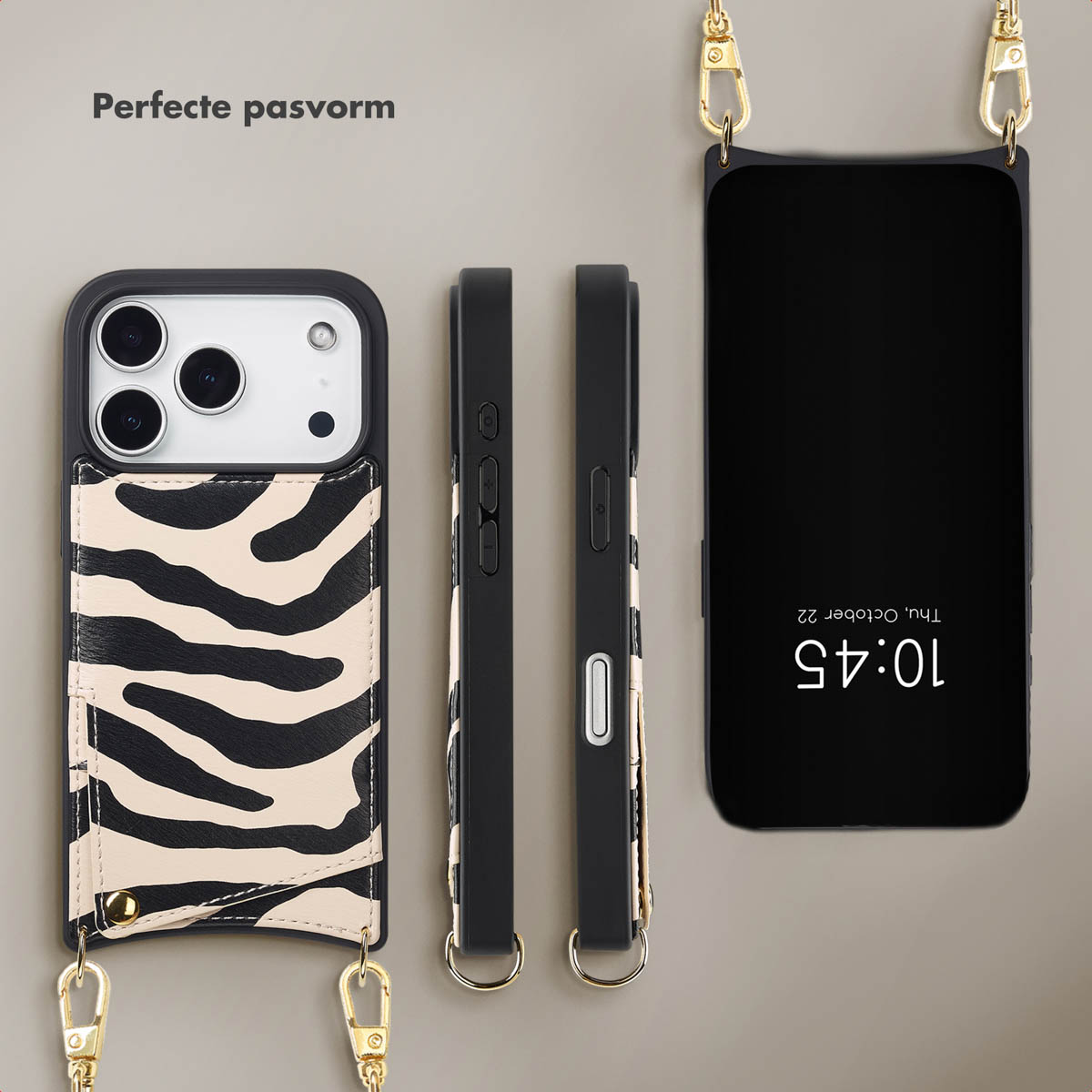 Étuis de téléphone avec motif zébré, téléphone affichant l'heure 10h45 et chaîne dorée, le tout sur une surface beige.