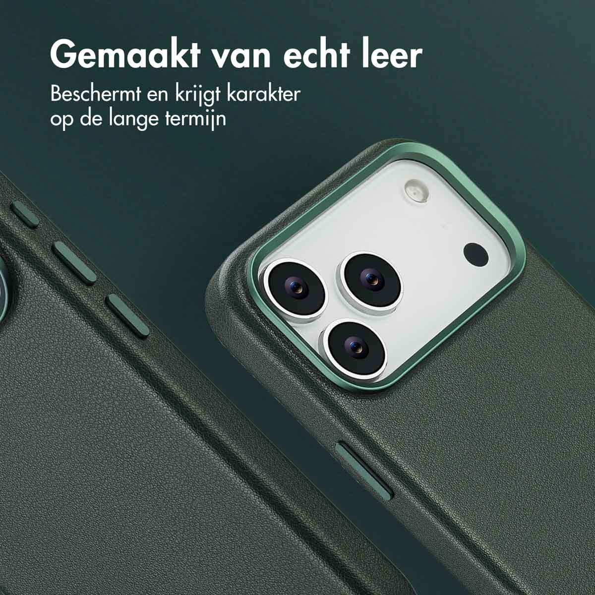 Gros plan d'une coque de téléphone avec trois objectifs. Accents verts et texture cuir vert foncé. Texte en néerlandais.
