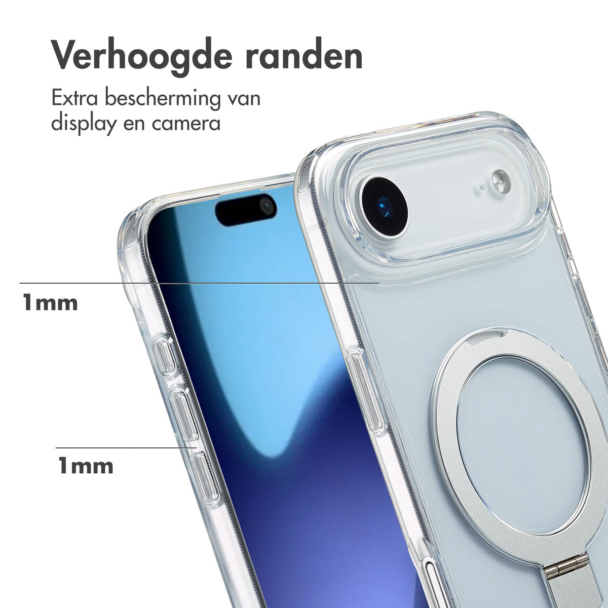 Een doorzichtige telefoonhoes beschermt een telefoon. De hoes heeft verhoogde randen. De tekst in het Nederlands zegt extra bescherming voor display en camera.