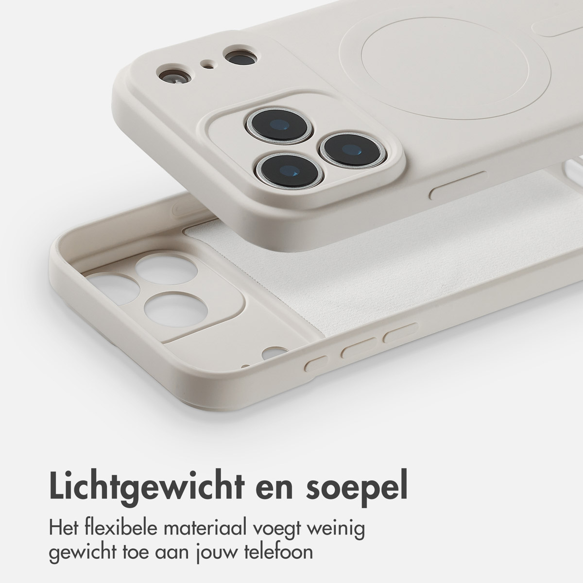 Coque de téléphone beige clair, en deux parties, montrant les découpes de l'appareil photo. La coque est sur une surface blanche. Texte en bas.