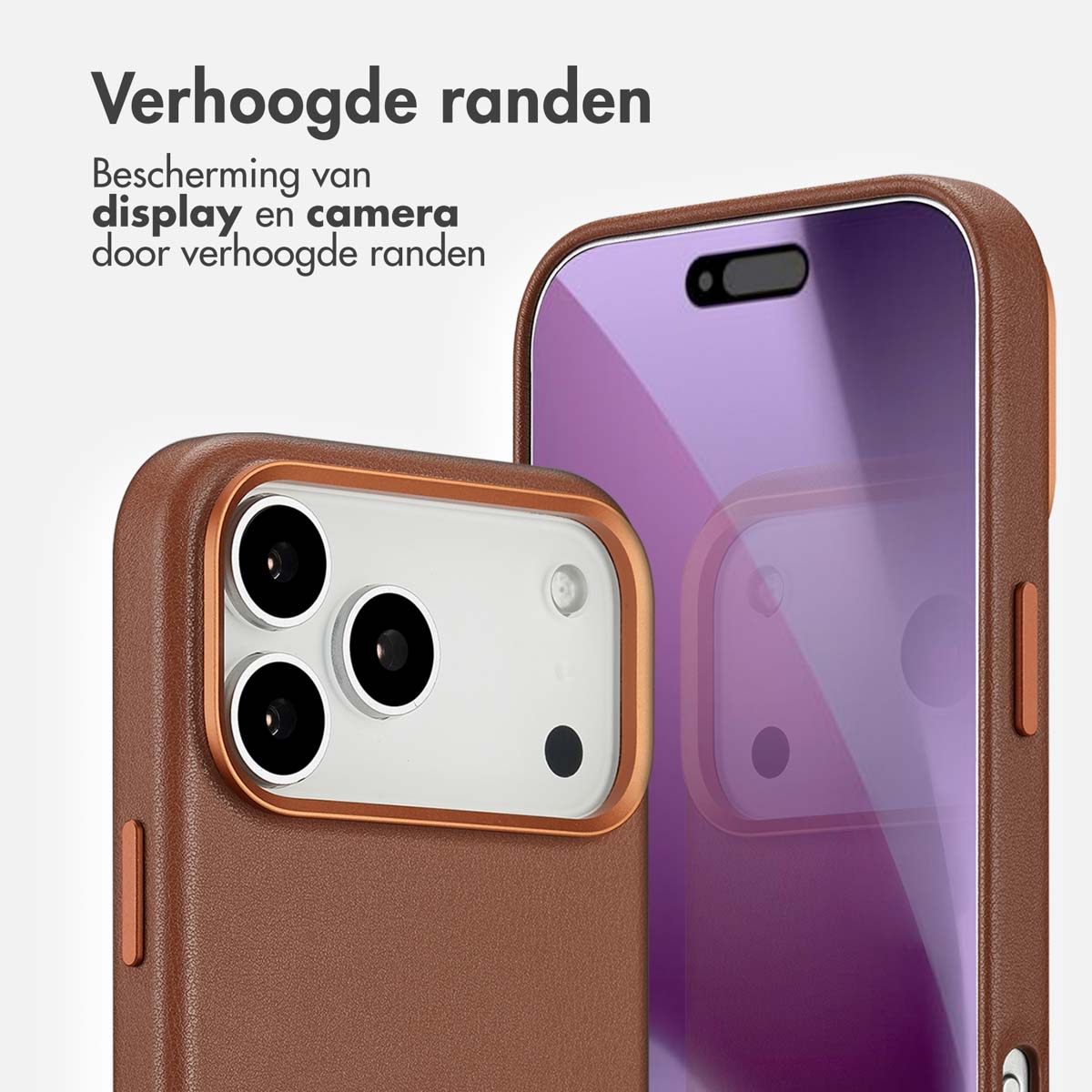Deux coques de téléphone marron avec des bords protecteurs surélevés. Un étui montre la caméra. Texte en néerlandais : « Bords relevés, protection ».