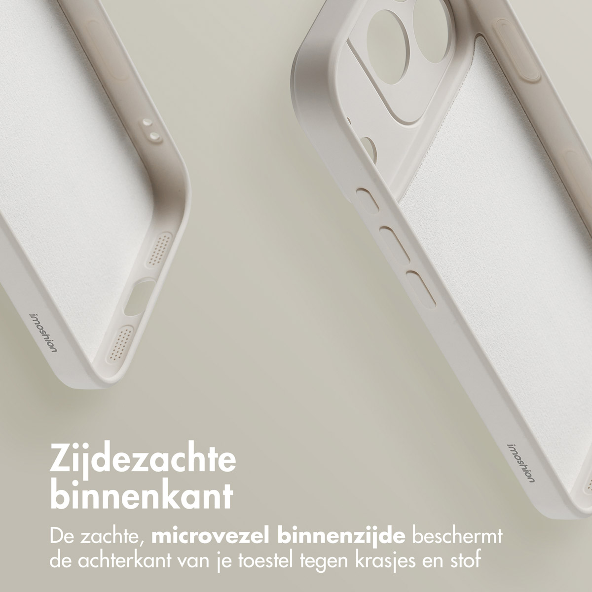 Deux coques de téléphone blanc cassé. L'une montre l'intérieur avec microfibre douce. L'autre montre l'extérieur avec découpes caméra et boutons.