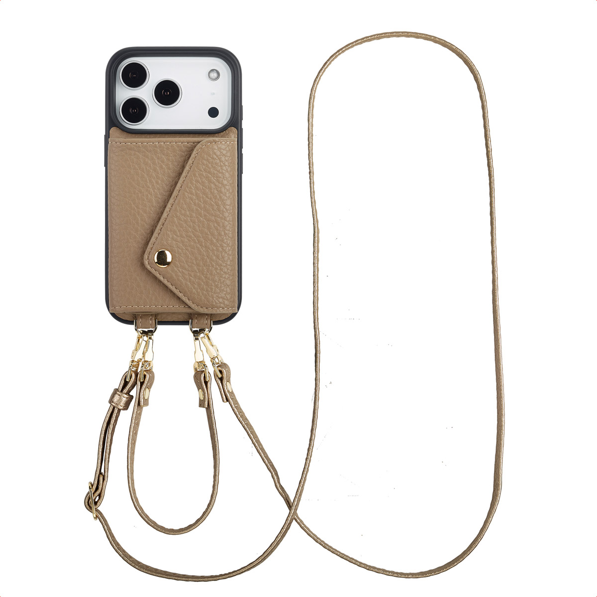 Een telefoonhoesje met een bandje. Het is beige met een klein zakje aan de voorkant. Het bandje is goudkleurig. De telefoon is zwart en heeft drie camera's.