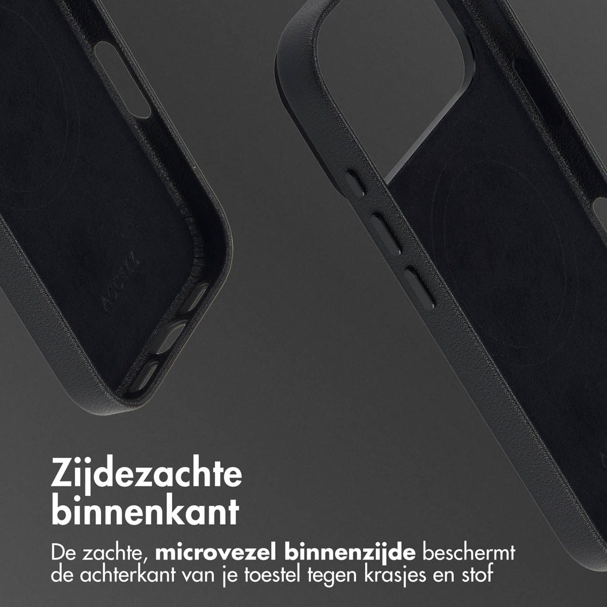 Gros plan sur deux étuis de téléphone noirs. L'intérieur révèle une doublure en microfibre douce. Les étuis sont sur fond gris foncé.
