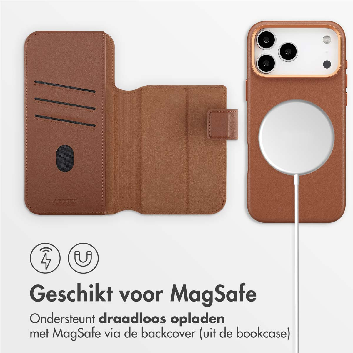 Een bruine leren telefoonhoes en bijpassende achterkant met een MagSafe-lader. Tekst geeft draadloos opladen aan.
