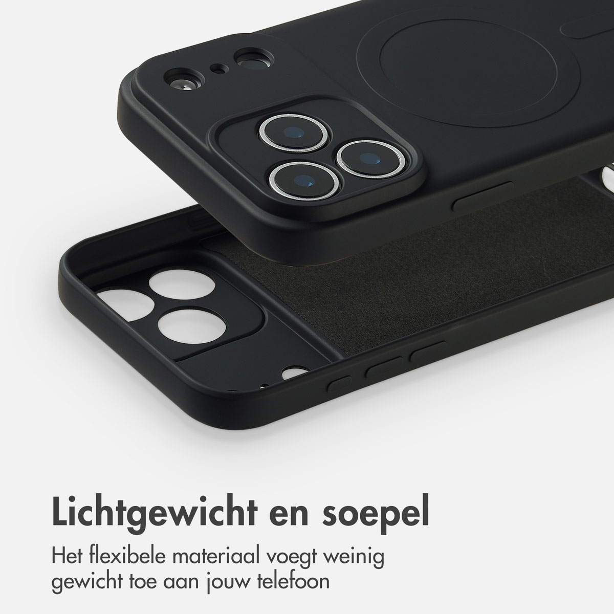 Zwarte telefoonhoes, bovenste deel opgetild, onthult de binnenkant. De hoes bestaat uit twee delen, met een getextureerd interieur.