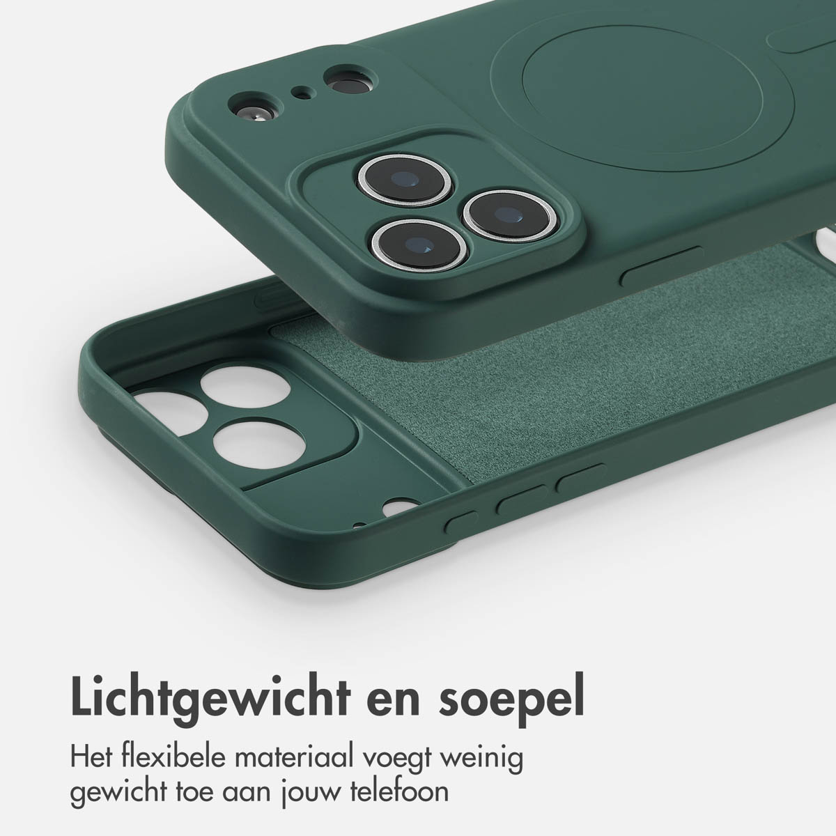 Groene telefoonhoes, bovenste gedeelte iets opgetild. Toont camera-uitsparingen en een cirkelvormig ontwerp aan de achterkant, met een zachte binnenvoering.