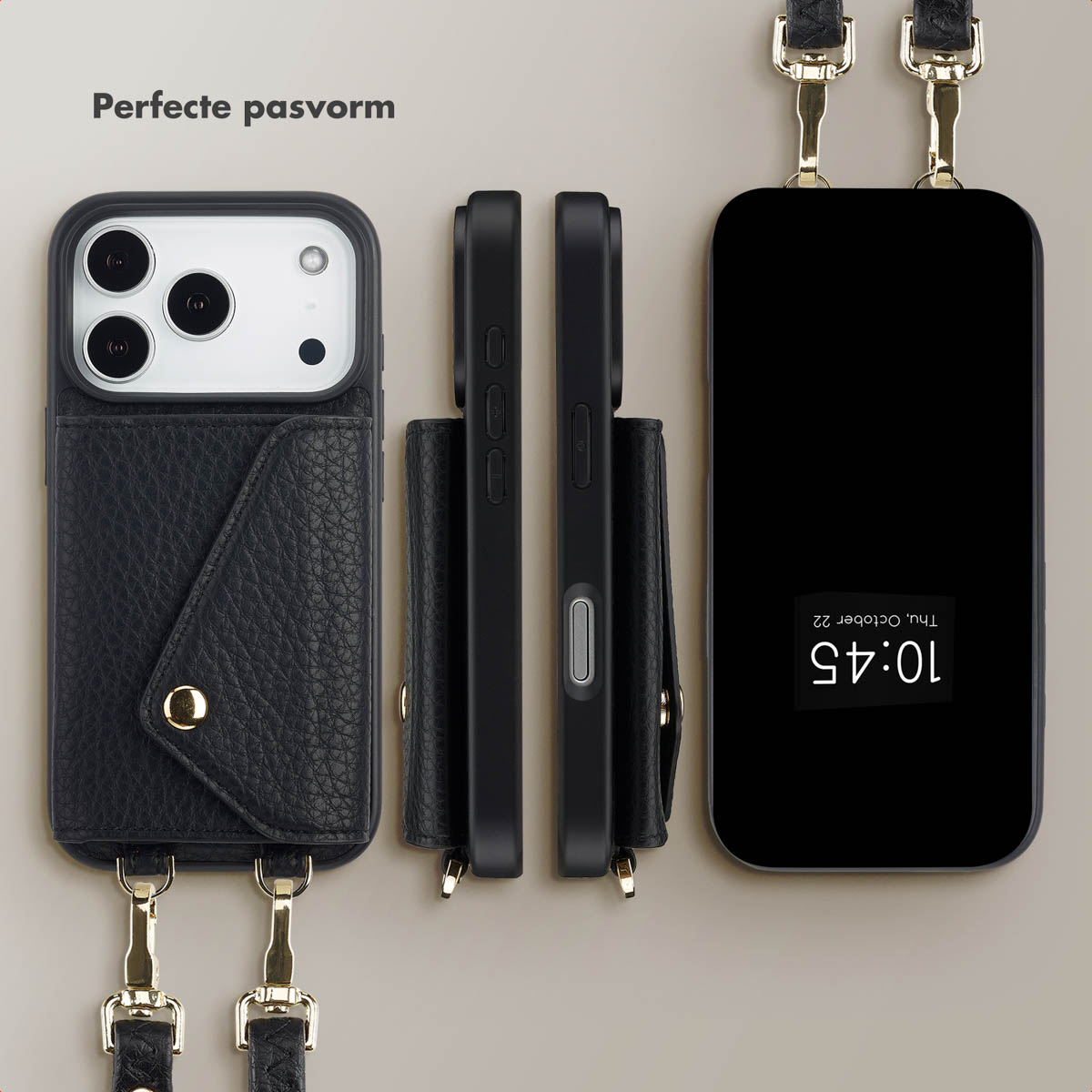 Zwarte telefoonhoesjes en telefoon met klok op scherm. Hoesjes inclusief leren portemonnee en riemen. Op een beige achtergrond.