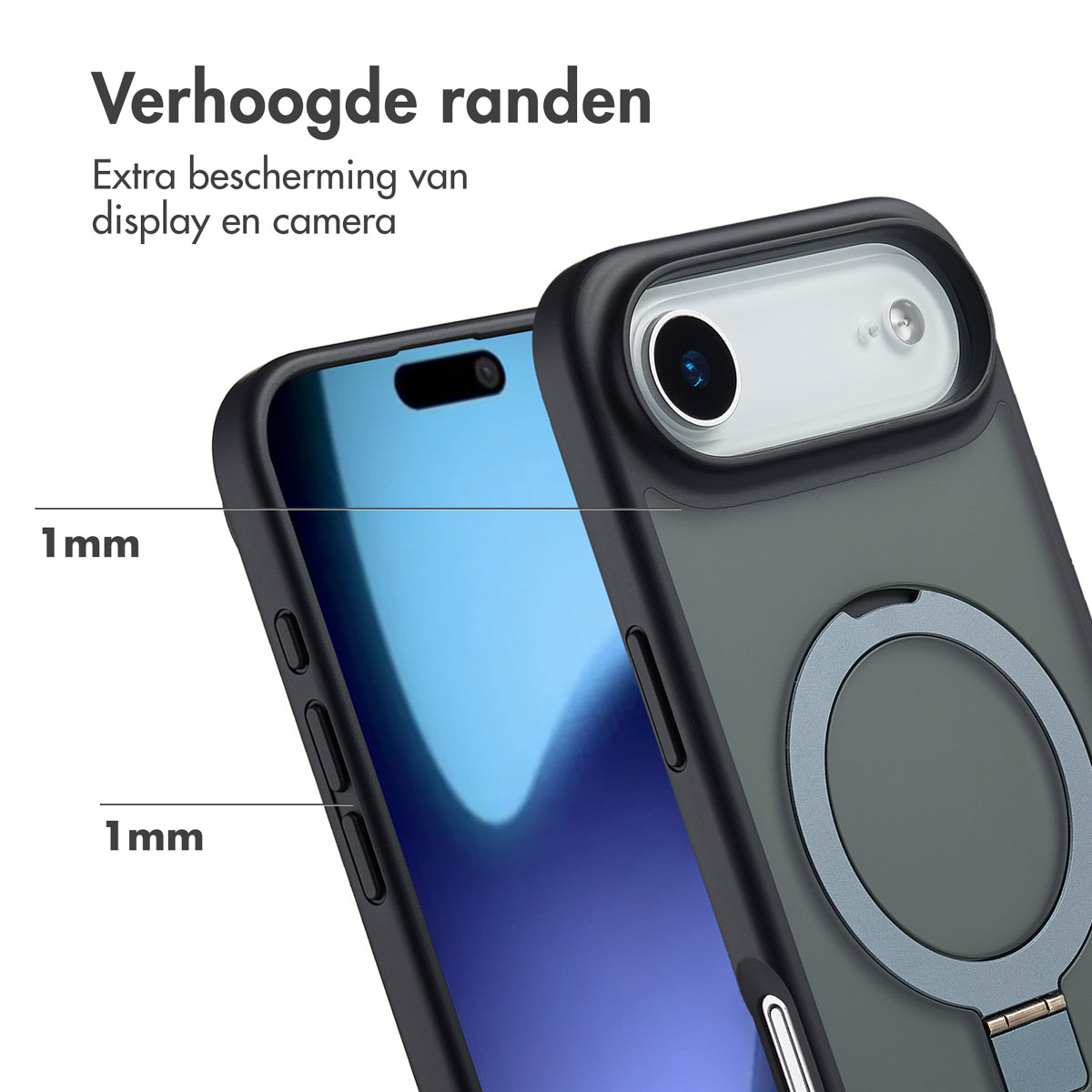 Close-up van een telefoon in een beschermhoesje. De hoes is zwart en grijs. Tekst: Verhoogde randen voor extra bescherming van display en camera.