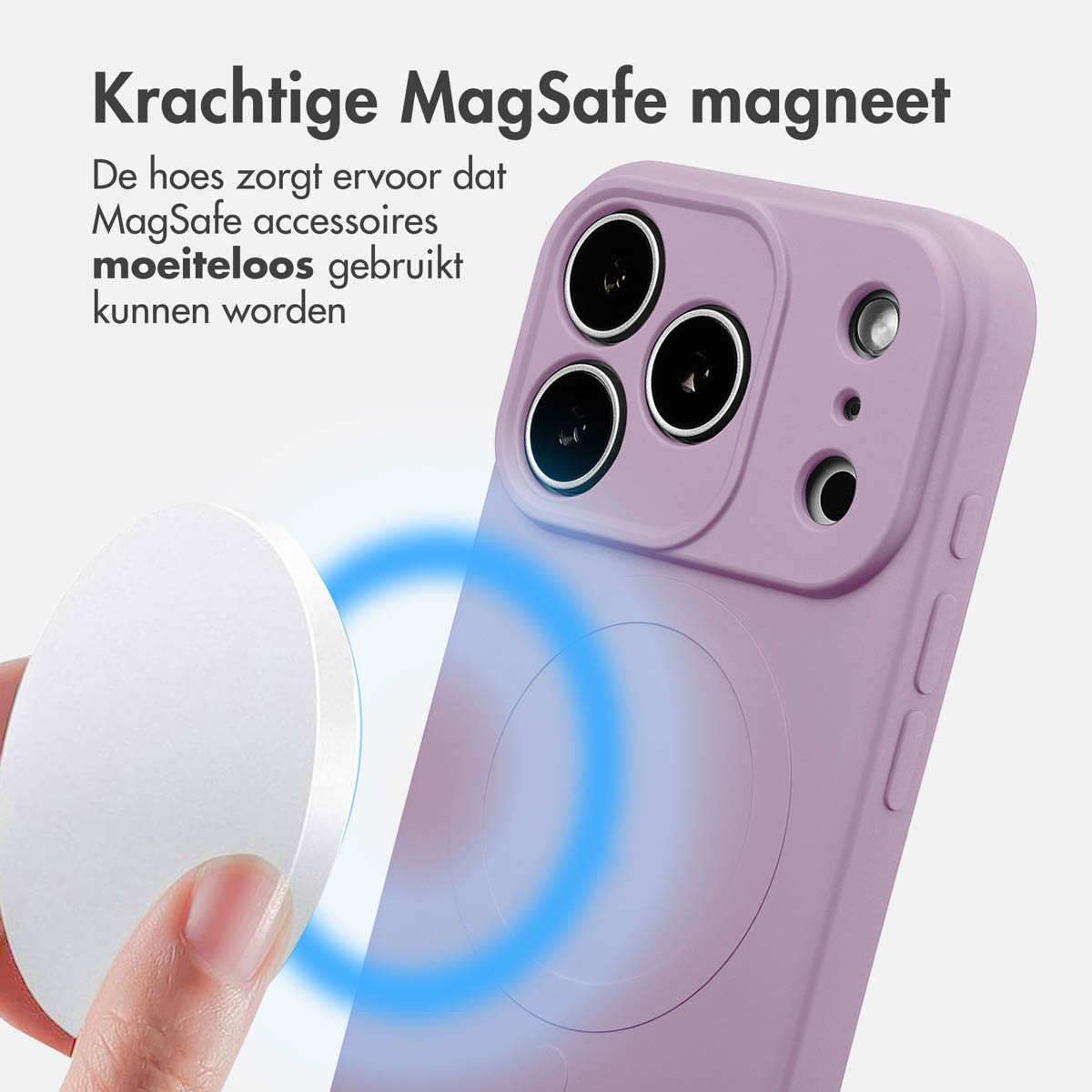 Hand die een witte MagSafe-accessoire vasthoudt bij een paarse telefoonhoes. Nederlandse tekst over MagSafe-accessoires.