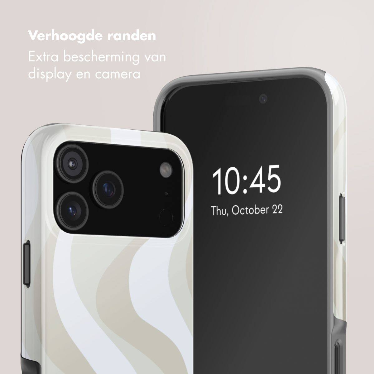 Deux smartphones. Un avec un étui à motifs, trois lentilles de caméra et l'autre avec un écran affichant l'heure et la date.