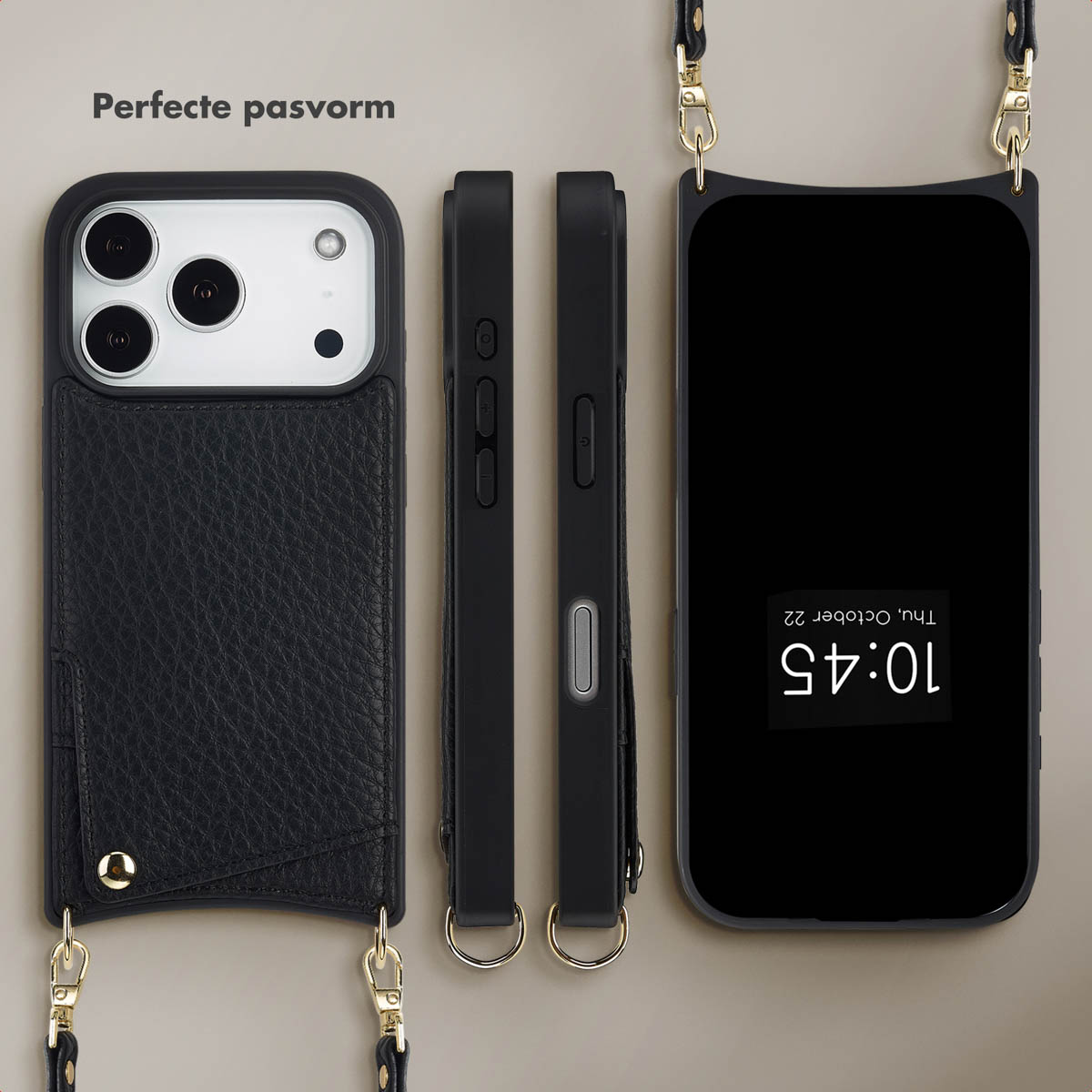 Zwarte telefoonhoesjes met een bandje, een zwarte telefoon die tijd en datum weergeeft op een beige achtergrond. Hoesjes zijn leerachtig.