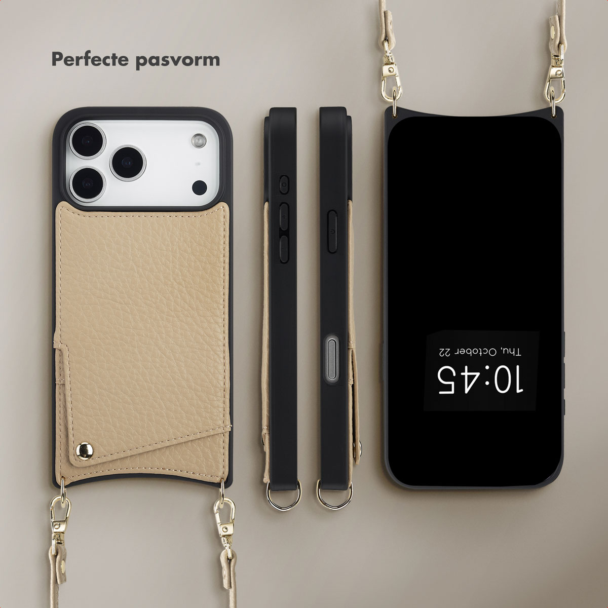 Een zwarte telefoonhoes met een beige leren portemonnee en een scherm met 10:45. Riemen en gouden sluitingen zijn zichtbaar.