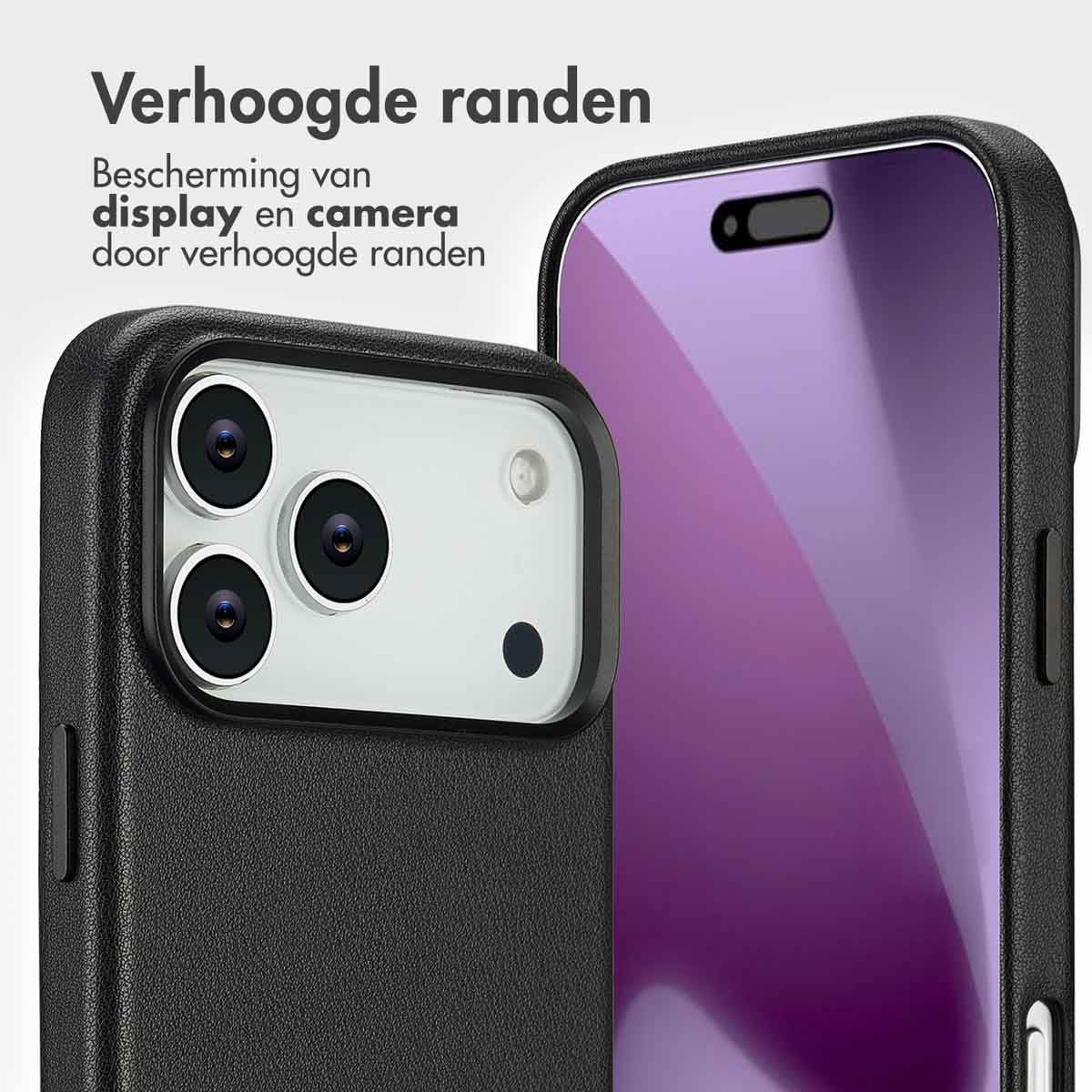 Close-up van een telefoonhoesje met een telefoon. Zwarte hoes met camera-uitsparingen. Telefoonscherm is paars.