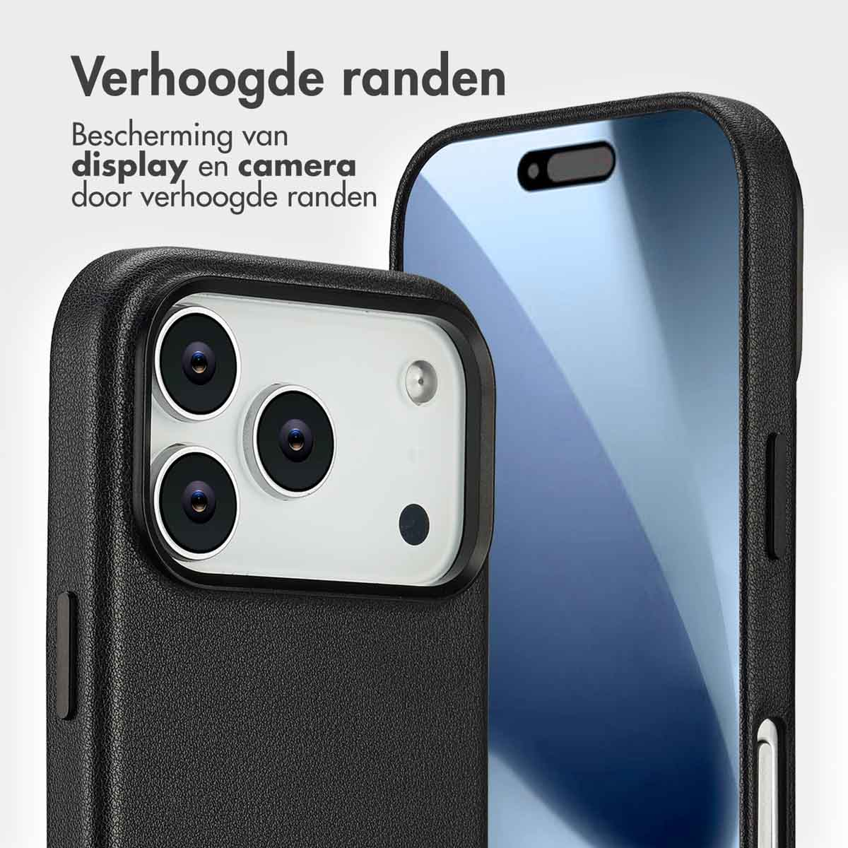 Un étui de téléphone protège l'écran et la caméra. L'étui est noir avec un bord surélevé. Les lentilles de la caméra du téléphone sont visibles.