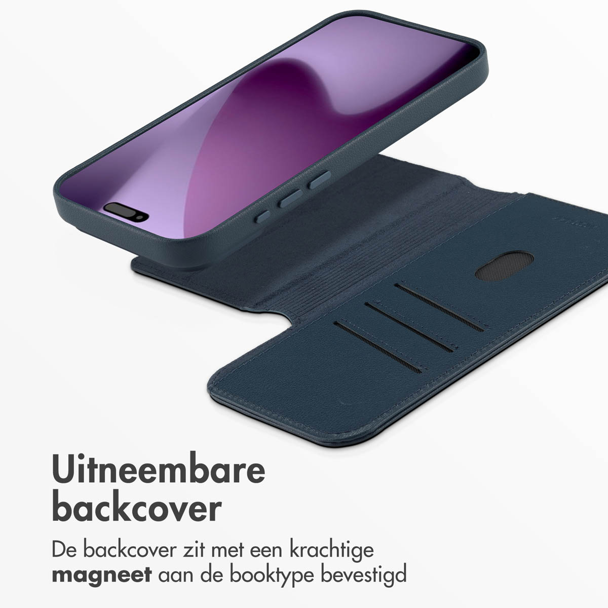 Een blauwe telefoonhoes met een telefoon erin. De hoes is open en toont het scherm van de telefoon. Tekst in het Nederlands.