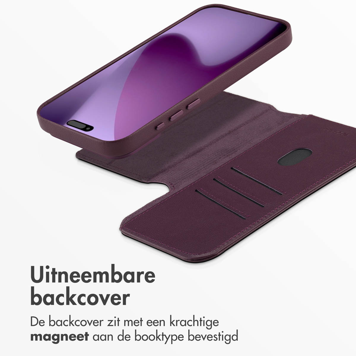 Un étui de téléphone bordeaux avec un téléphone dedans, légèrement ouvert. Le texte dit: 'Coque arrière amovible. La coque arrière est fixée avec un aimant puissant'.