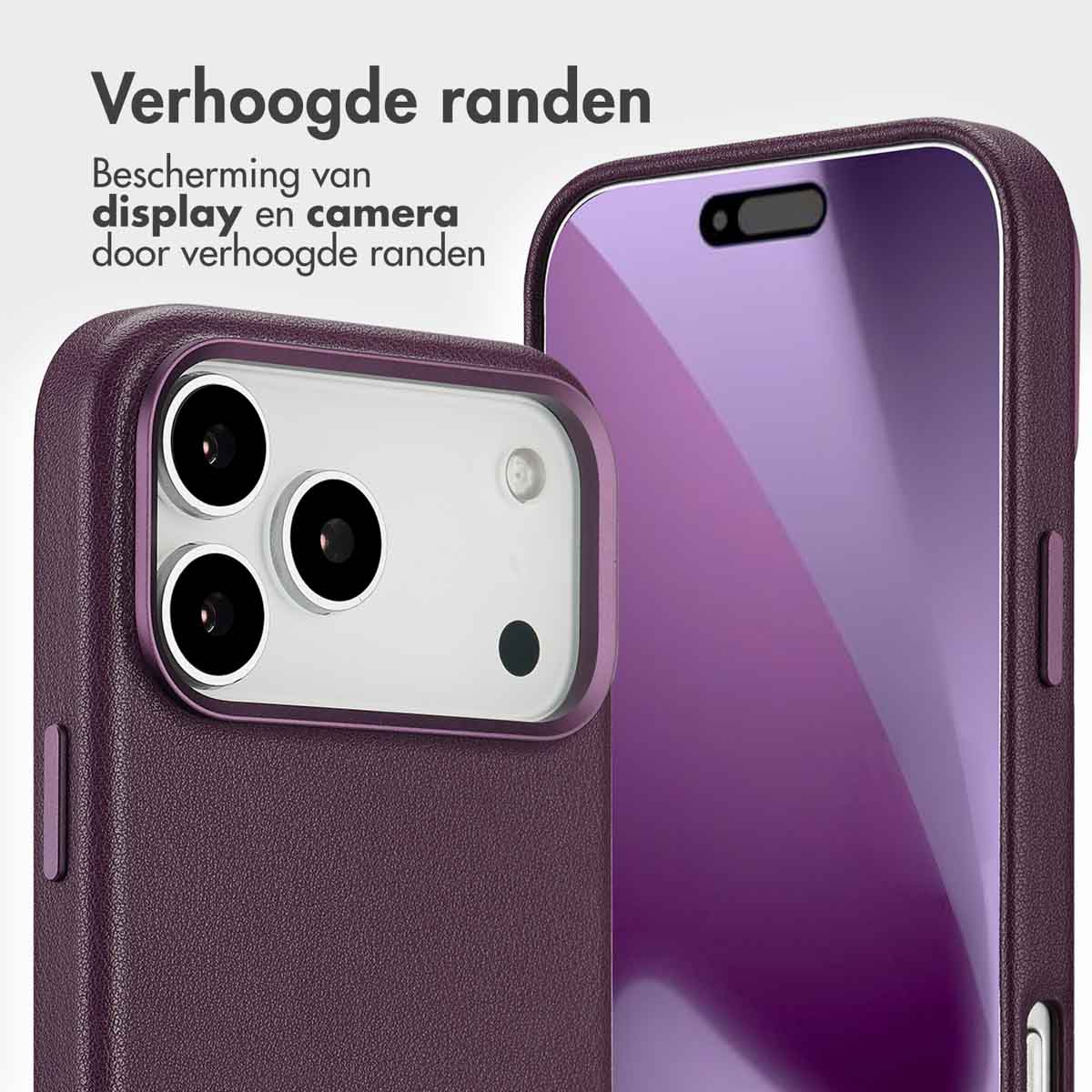 Gros plan d'une coque de téléphone violette avec un téléphone à l'intérieur. Texte : 'Verhoogde randen' et 'Bescherming van display en camera'.