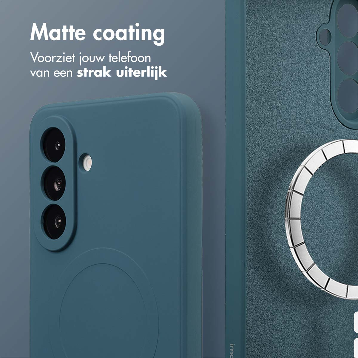 Een blauwe telefoonhoes met matte coating wordt getoond. De hoes heeft drie cameralenzen en een circulair designelement.