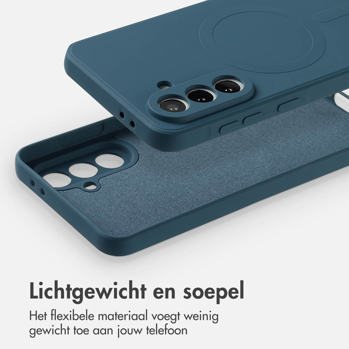 Een teal telefoonhoesje wordt in twee delen getoond. Het bovenste deel heeft cameragaten. Het onderste deel is open.