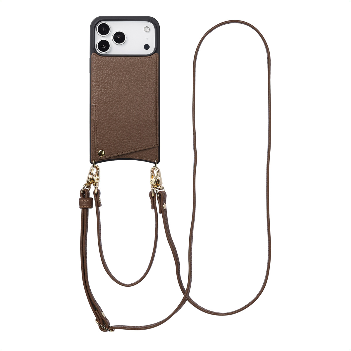 Een bruine telefoonhoes met een riem. De hoes heeft een kaartsleuf en gouden hardware. Een lange bruine riem is bevestigd.