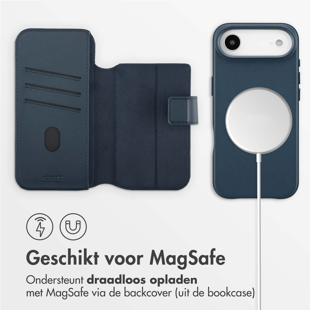 Una custodia e una custodia a libro blu scuro, con un cavo di ricarica MagSafe bianco. Il testo indica la compatibilità con la ricarica MagSafe.