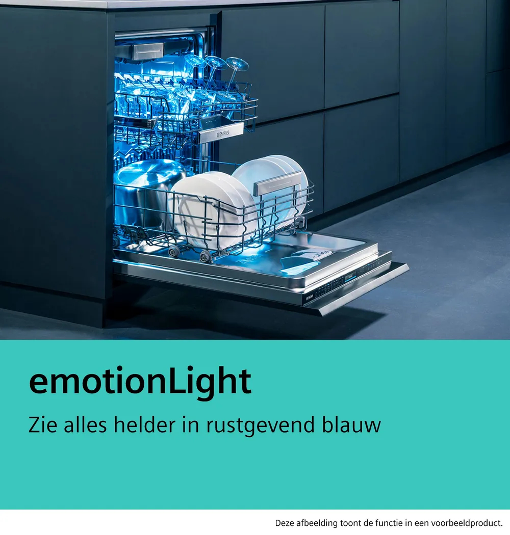 Lavastoviglie con luce interna blu, carica di piatti. La porta è aperta. Testo: emotionLight, Vedi tutto chiaro in blu rilassante.