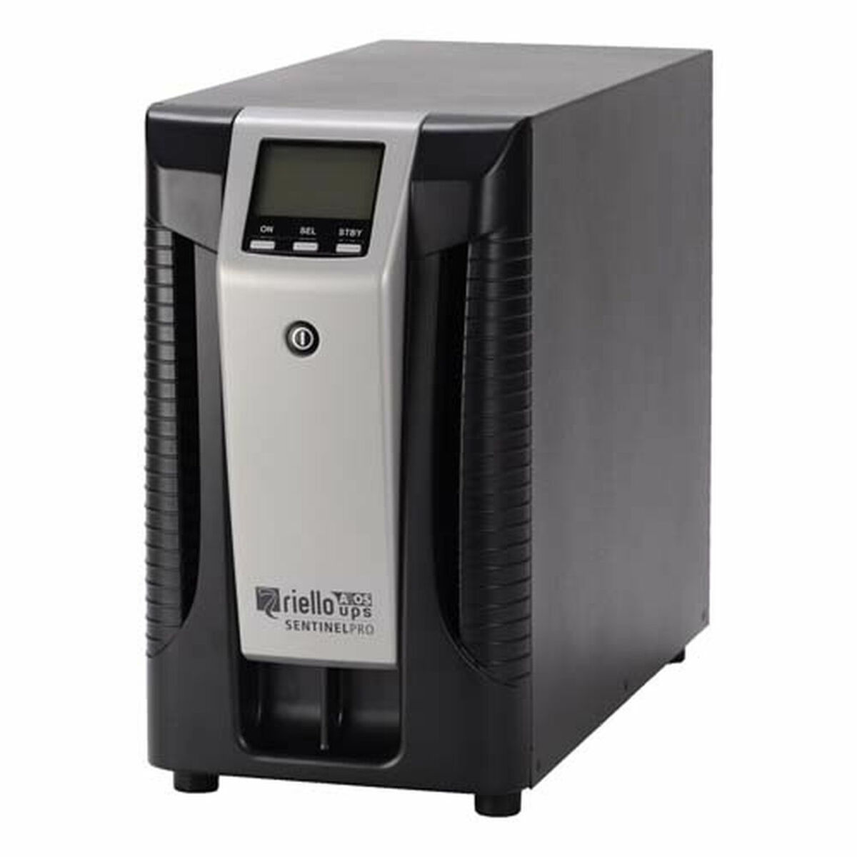 Un Riello UPS Sentinel Pro nero e grigio. Ha un display e dei pulsanti. La parte anteriore ha un pannello argentato con il logo.