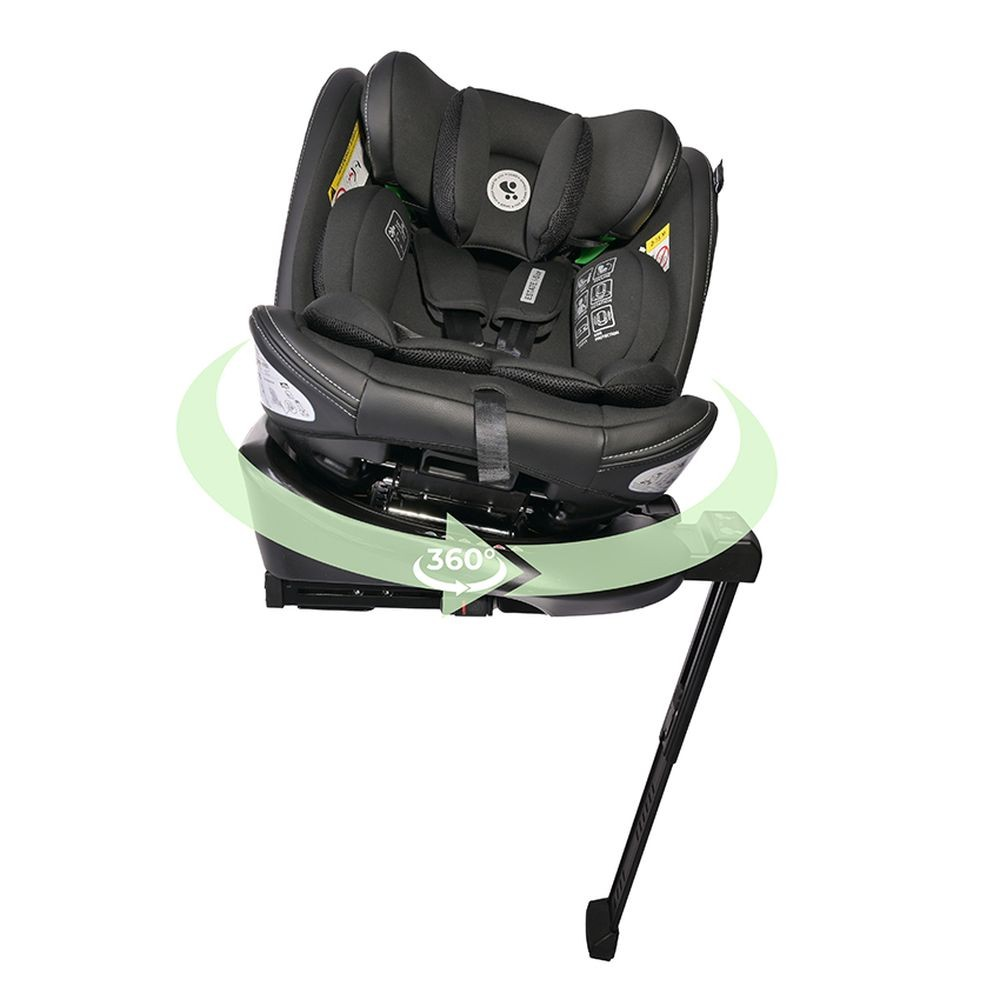 Schwarzer Babyautositz mit 360°-Drehung. Er hat Sicherheitsgurte und ein Stützbein.