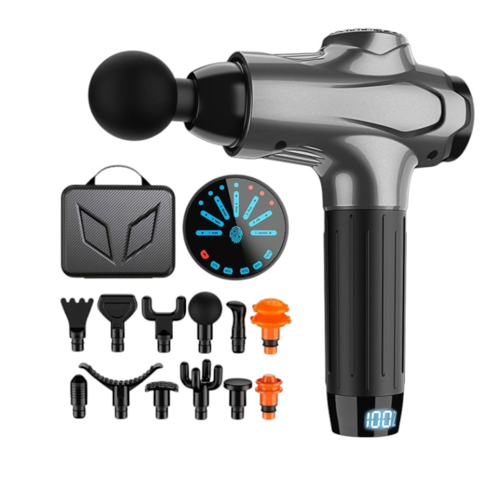 Eine graue Massagepistole mit schwarzen Aufsätzen. Sie hat einen schwarzen Koffer, ein Display und verschiedene Massageköpfe.