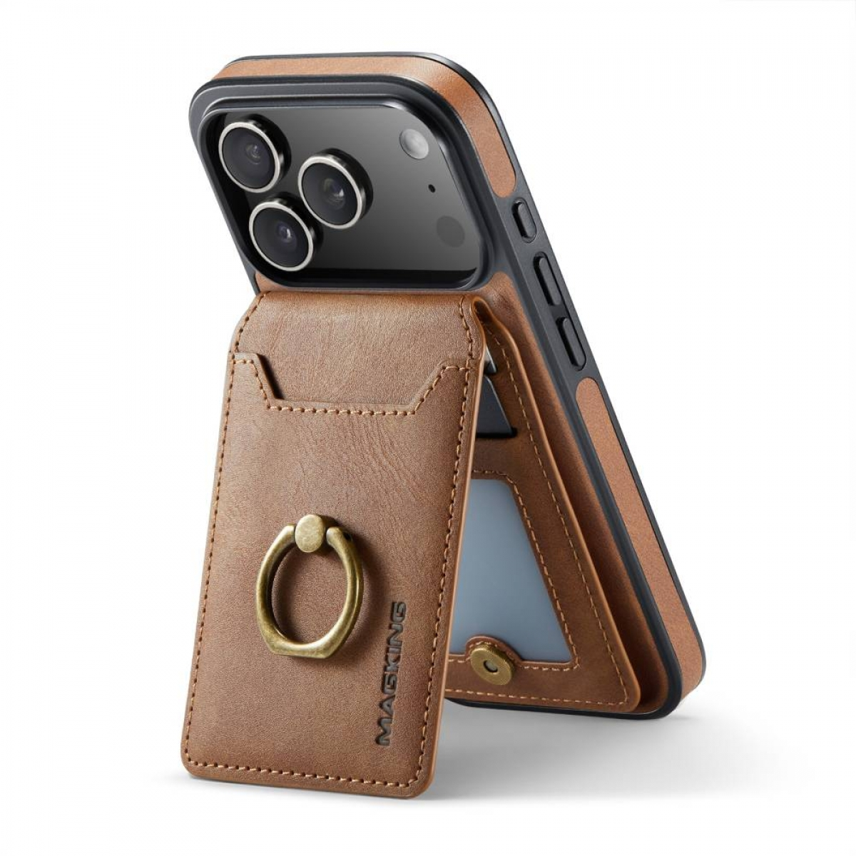 Eine braune Leder-Handyhülle mit Ringhalter und Kartenfächern, befestigt an einem schwarzen Telefon mit drei Kameras.