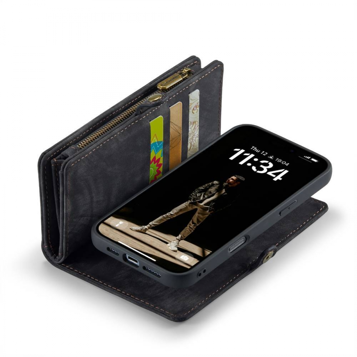 Eine schwarze Brieftasche mit einem Telefon darauf. Das Telefon zeigt einen Mann. Die Brieftasche hat Kartenfächer und einen Reißverschluss.
