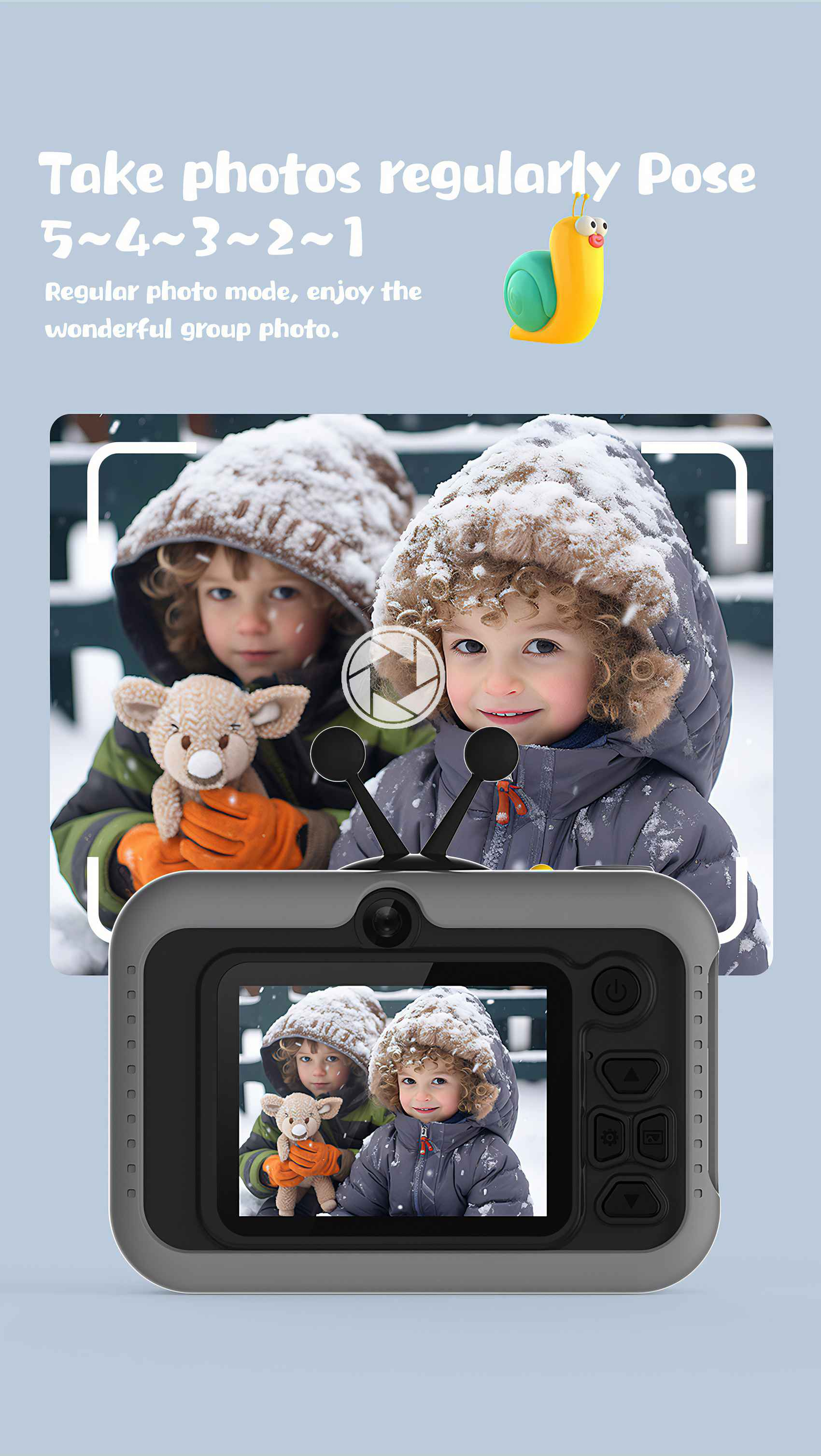 Zwei Kinder in Wintermänteln posieren für ein Foto mit einer Kamera. Eines hält ein Stofftier. Der Text lautet 'Nehmen Sie regelmäßig Fotos auf'.