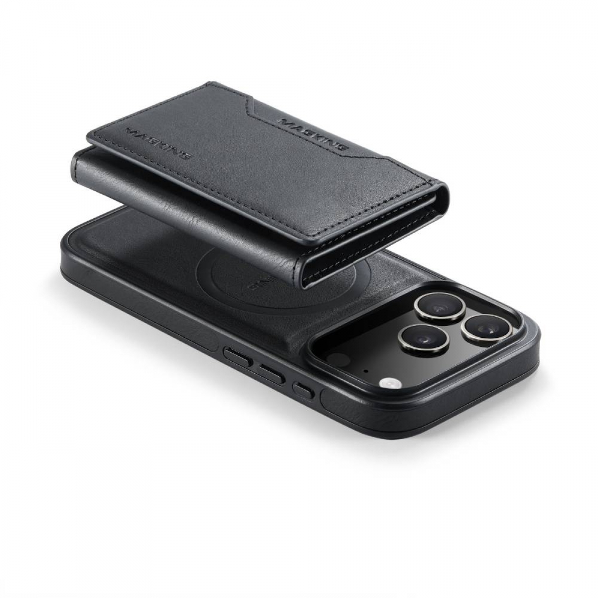 Ein schwarzes iPhone mit einer magnetisch befestigten schwarzen Brieftasche. Die Brieftasche befindet sich über dem Telefon. Beide auf weißem Hintergrund.