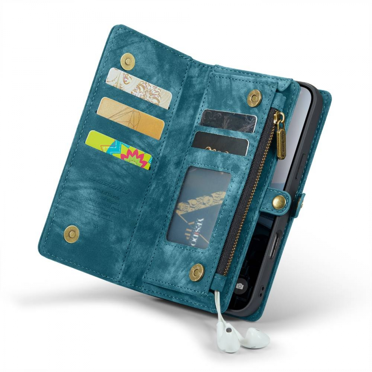 Türkisfarbenes Handy-Etui geöffnet, mit Karten, Reißverschluss, Telefon und weißen Ohrhörern. Die Hülle ist auf weißem Grund.