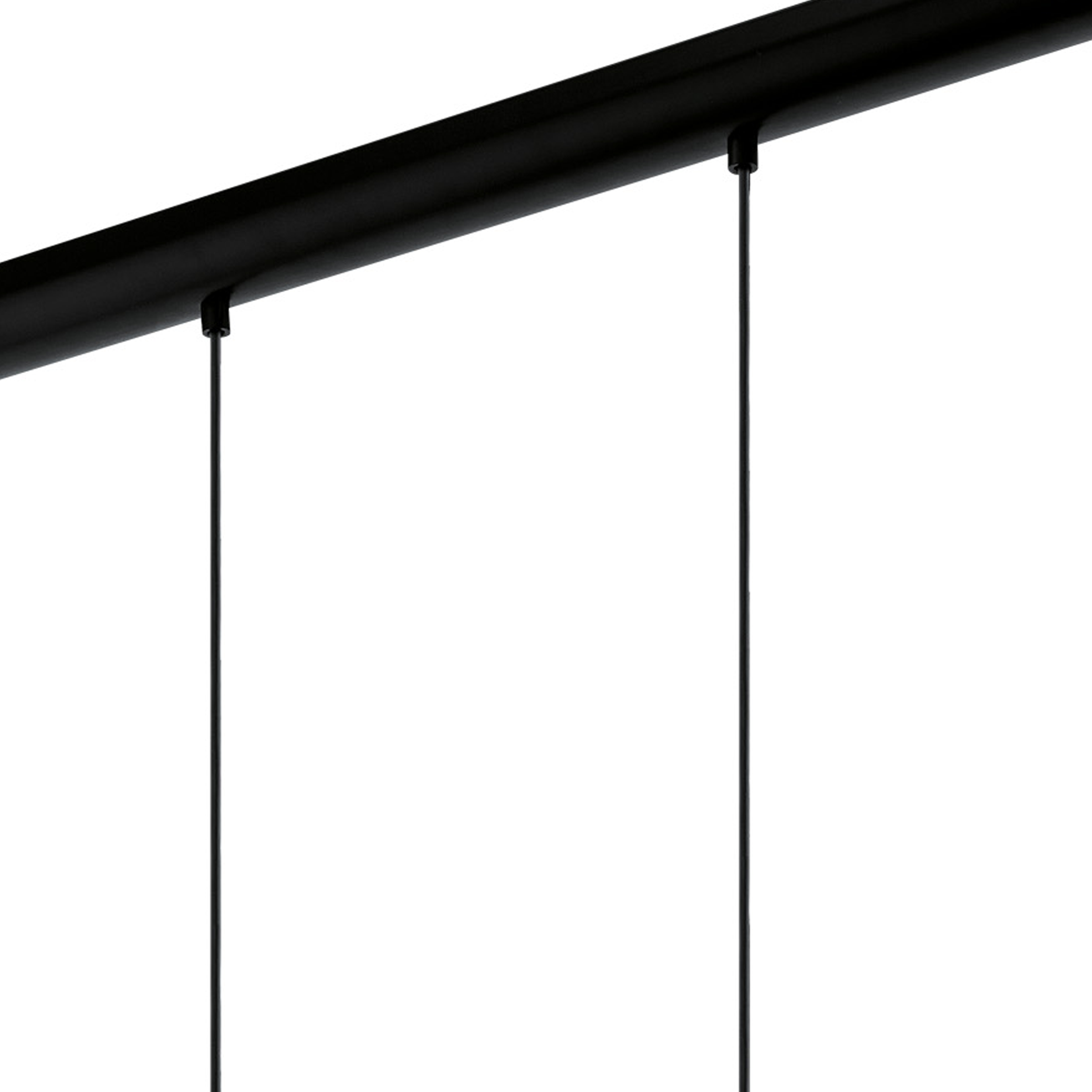 Czarny, poziomy pasek z trzema czarnymi przewodami wiszącymi na białym tle.