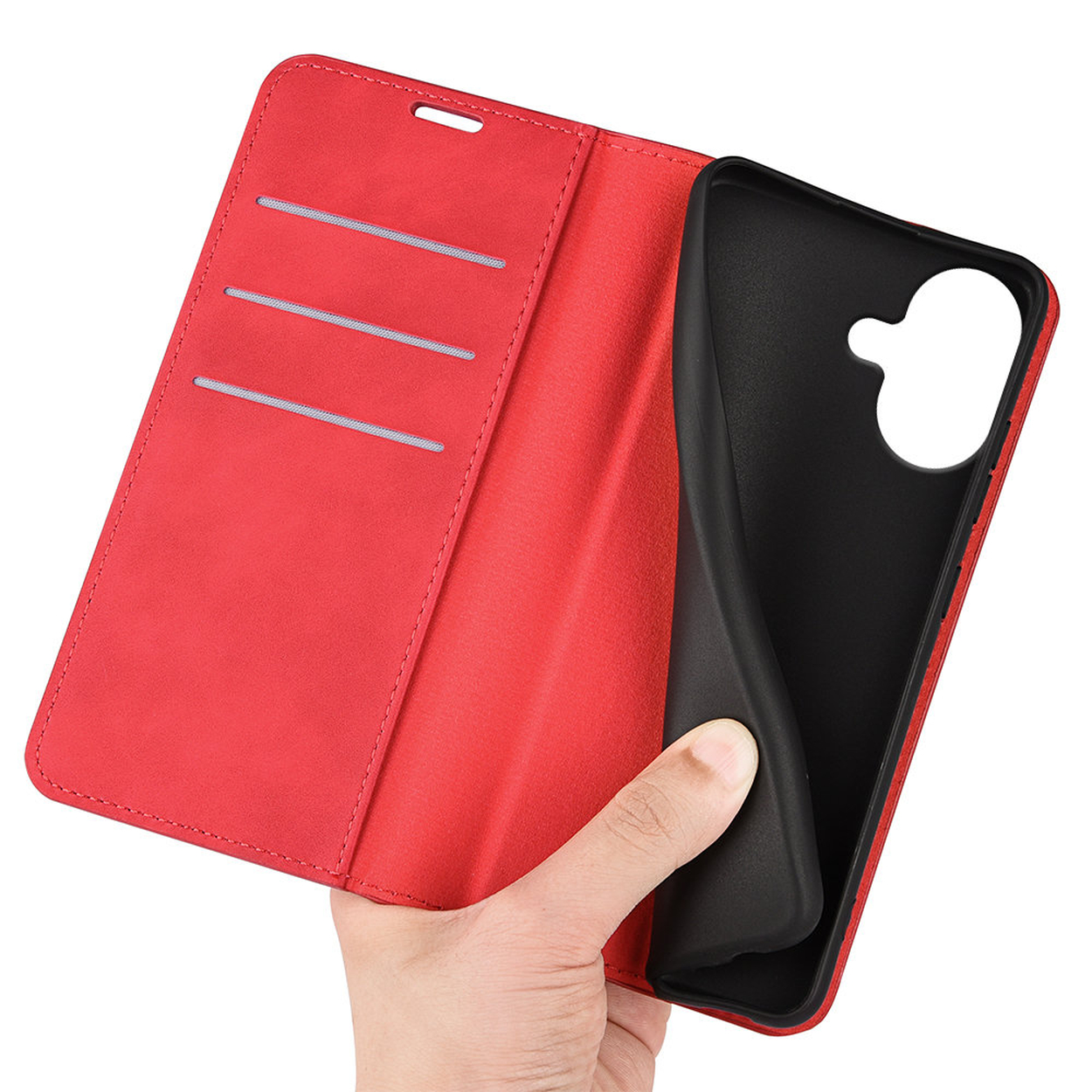 Une main tient un étui de téléphone rouge ouvert. L'intérieur est noir. L'étui a des fentes pour cartes. Le fond est blanc.