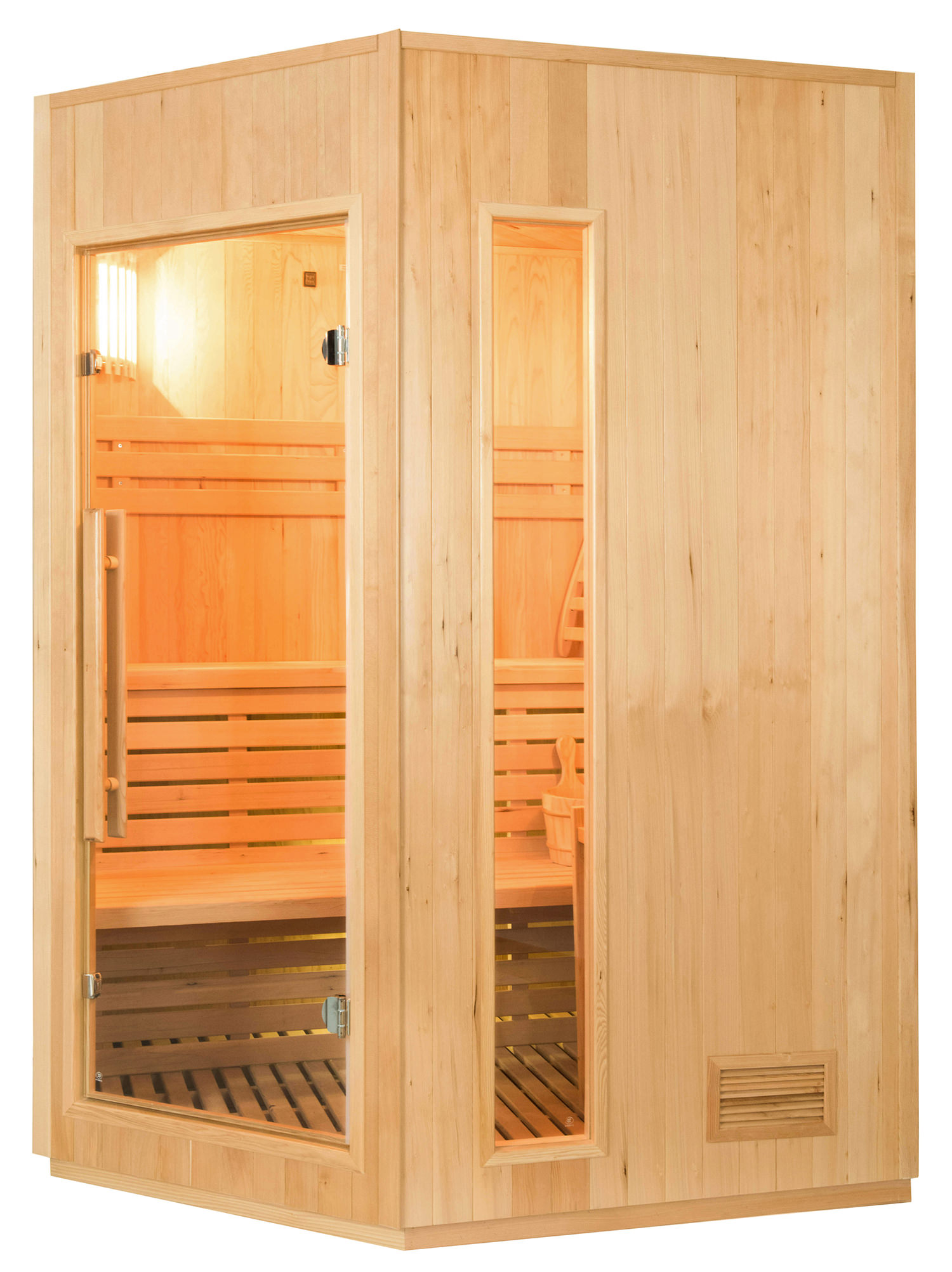 Sauna de madera con puerta y ventana de cristal. En el interior, bancos de madera y un cubo. La sauna está iluminada.