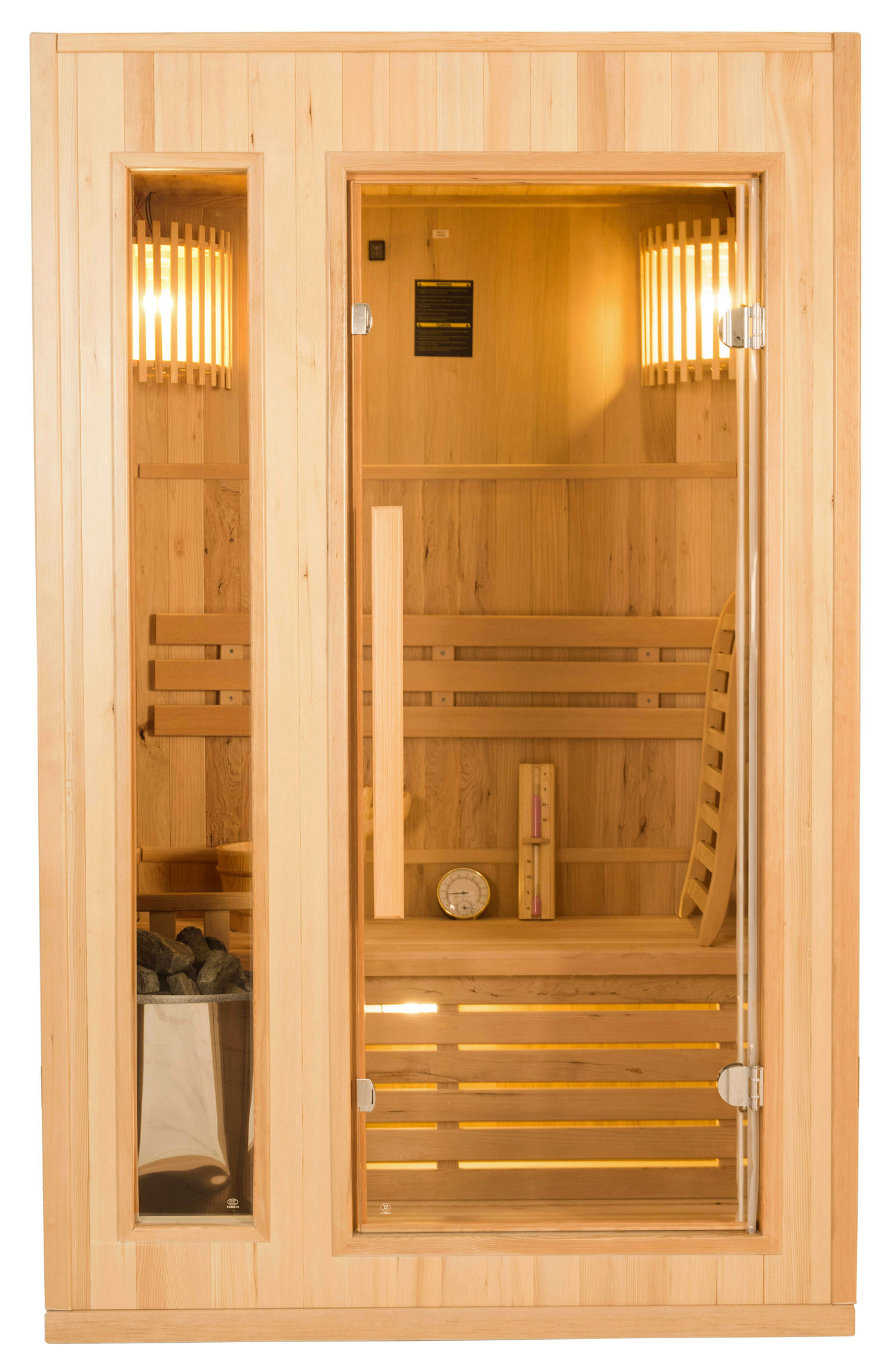 Interior de sauna de madera. Incluye bancos, un termómetro, rocas, una escalera y artefactos de iluminación. Puerta de cristal y marco de madera.