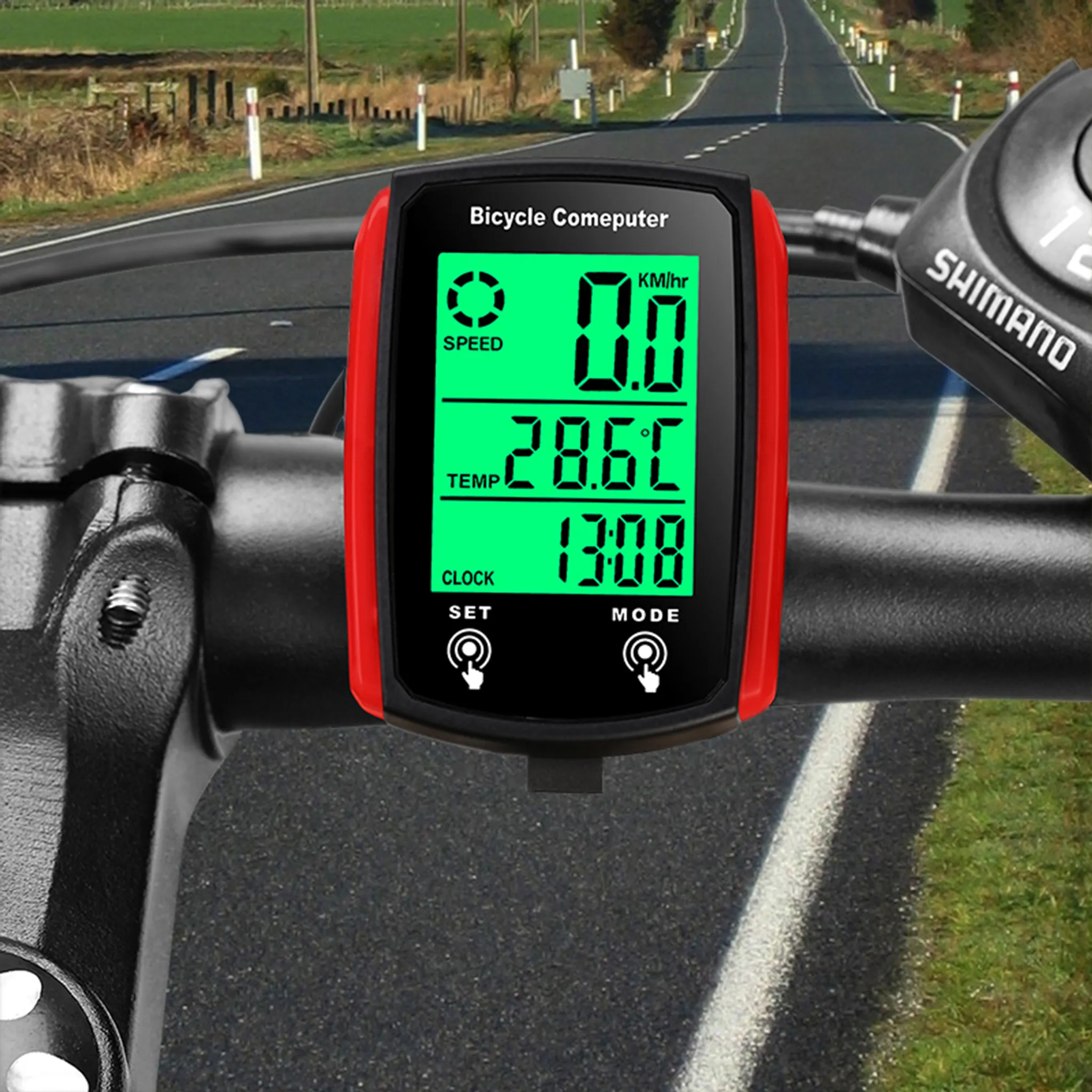 Ein Fahrradcomputer zeigt 0,0 km/h Geschwindigkeit, 28,6 °C Temperatur und 13:08 Uhr an. Die Straße erstreckt sich in die Ferne.