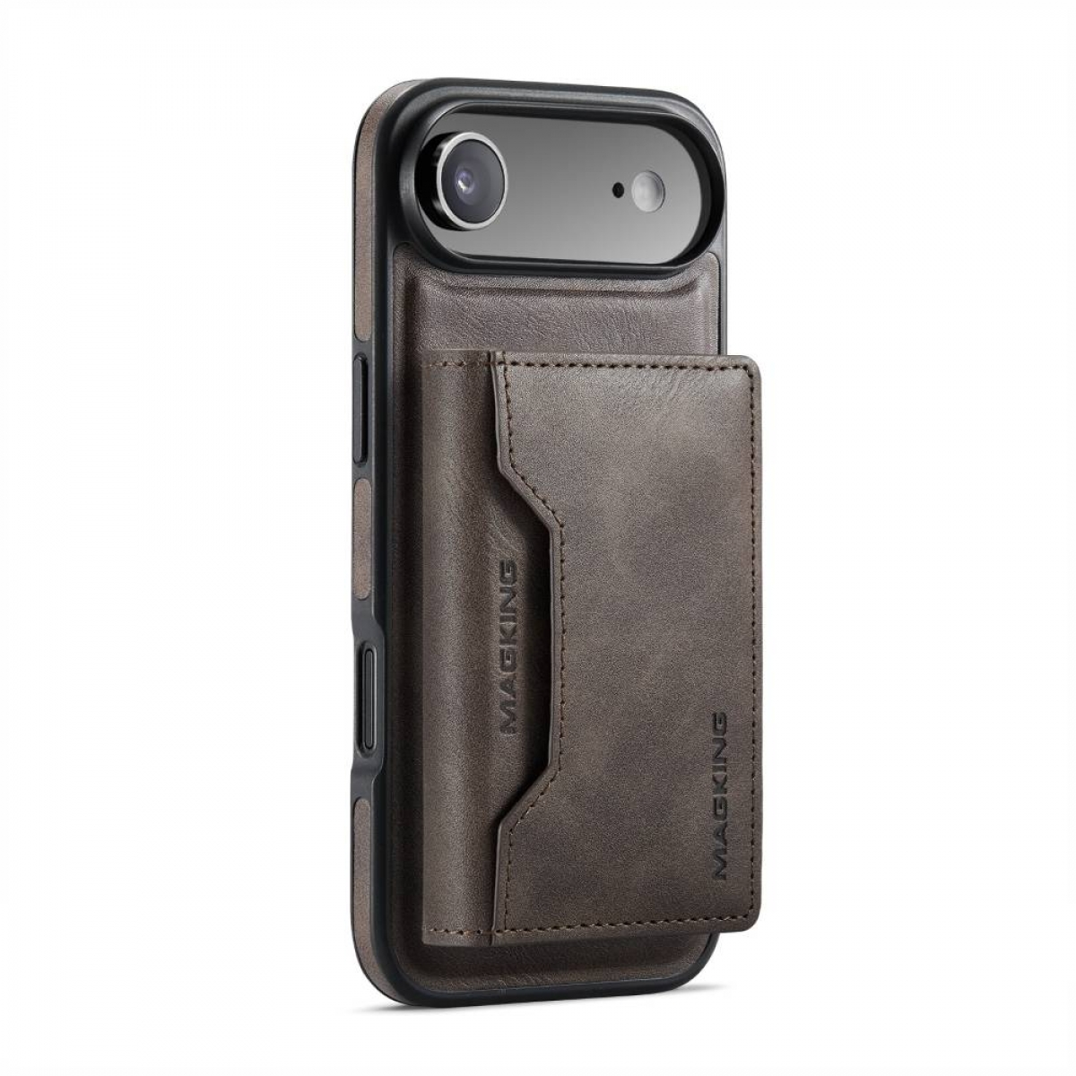 Eine braune Leder-Handyhülle mit Kartenhalter, mit dem Markennamen MAGKING. Die Kamera des Telefons ist sichtbar.