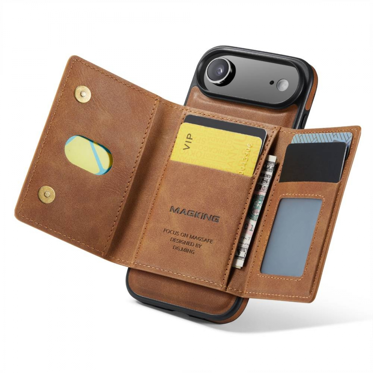 Braune Leder-Handyhülle mit Karten und einem Radiergummi. Das Telefon ist schwarz. Auf der Hülle steht 'MAGKING'.