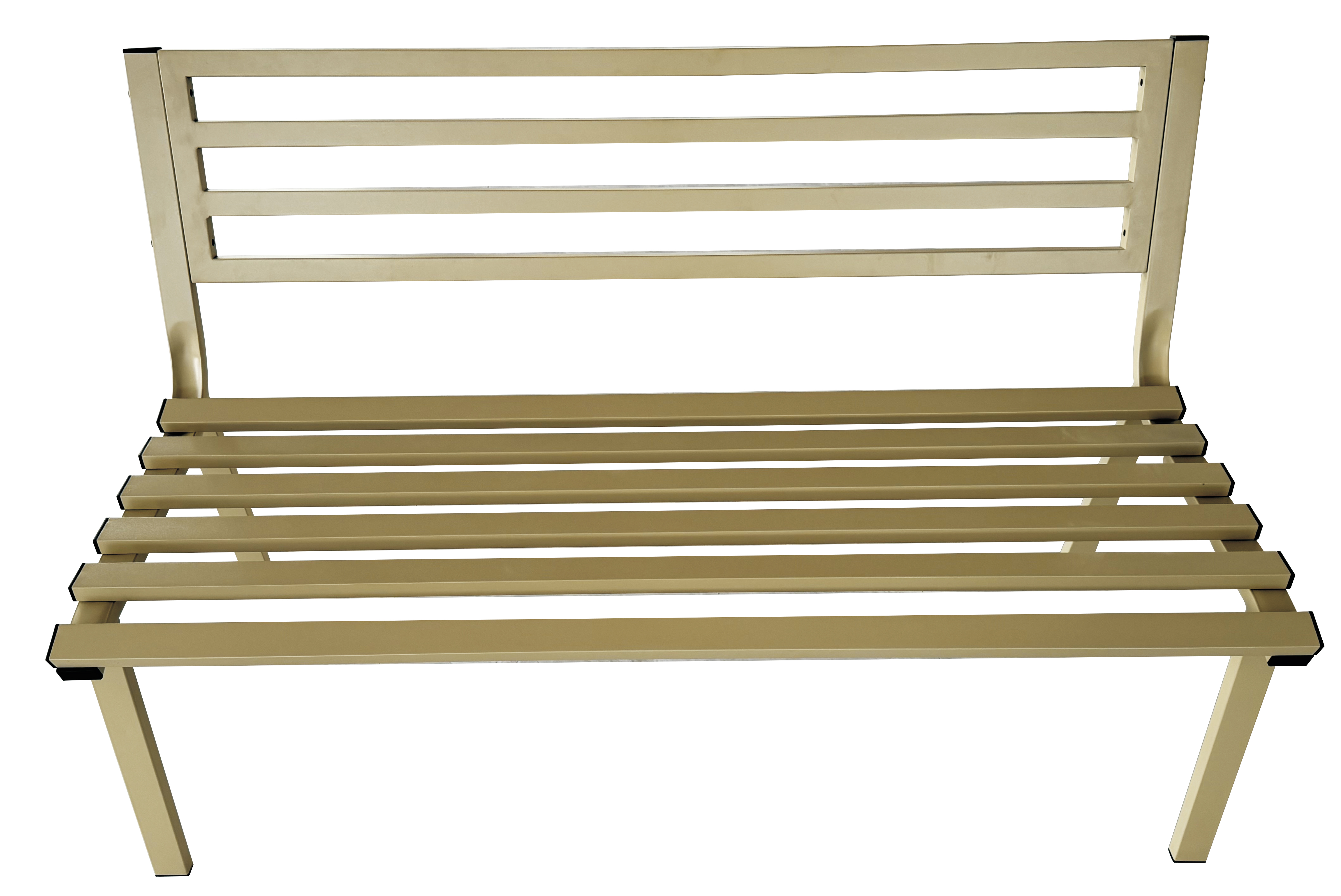 Una panchina in metallo beige con seduta e schienale a doghe, isolata su sfondo bianco.