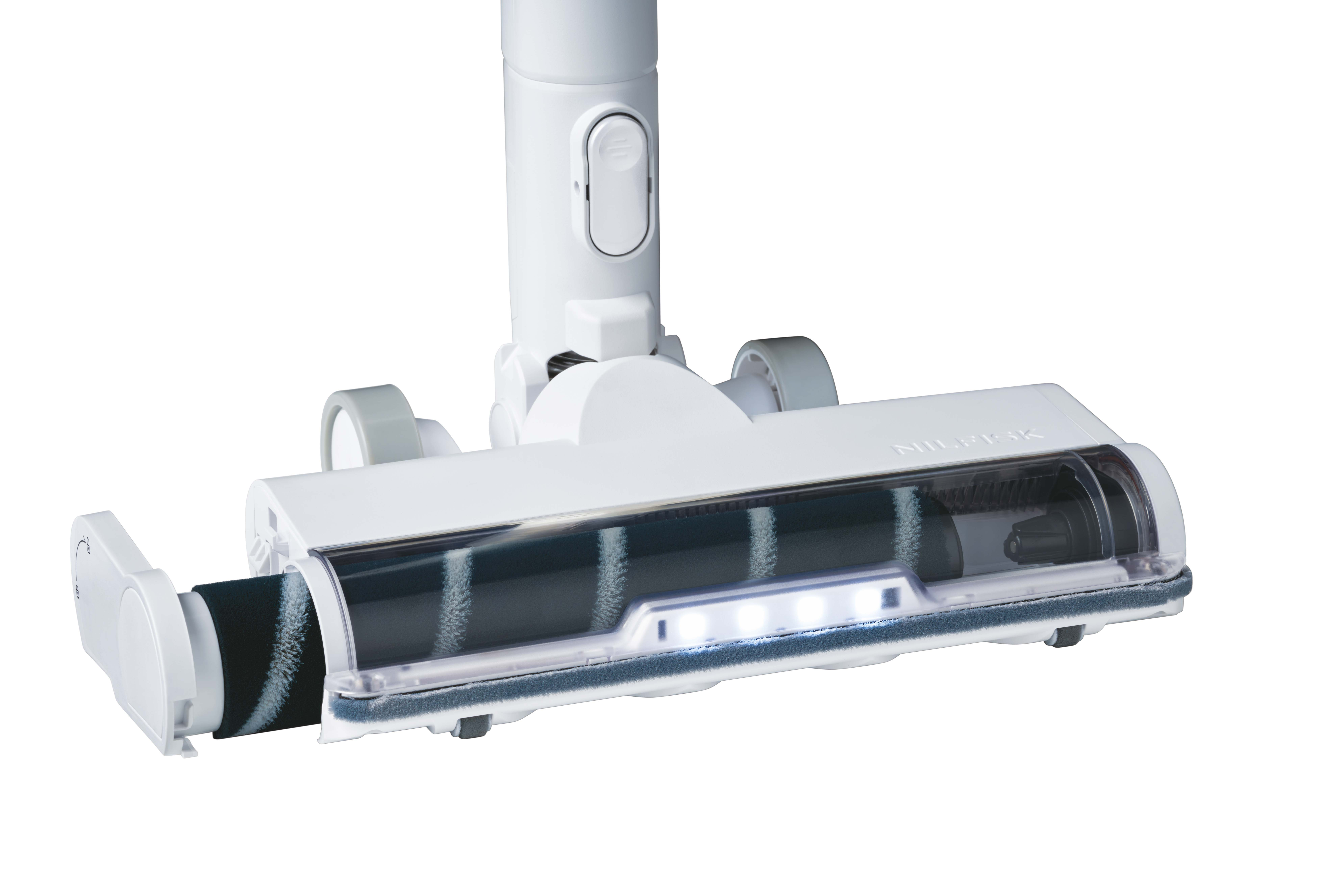 Een witte en grijze Nilfisk stofzuigerkop. Hij heeft een rolborstel en een lamp. De achtergrond is wit.