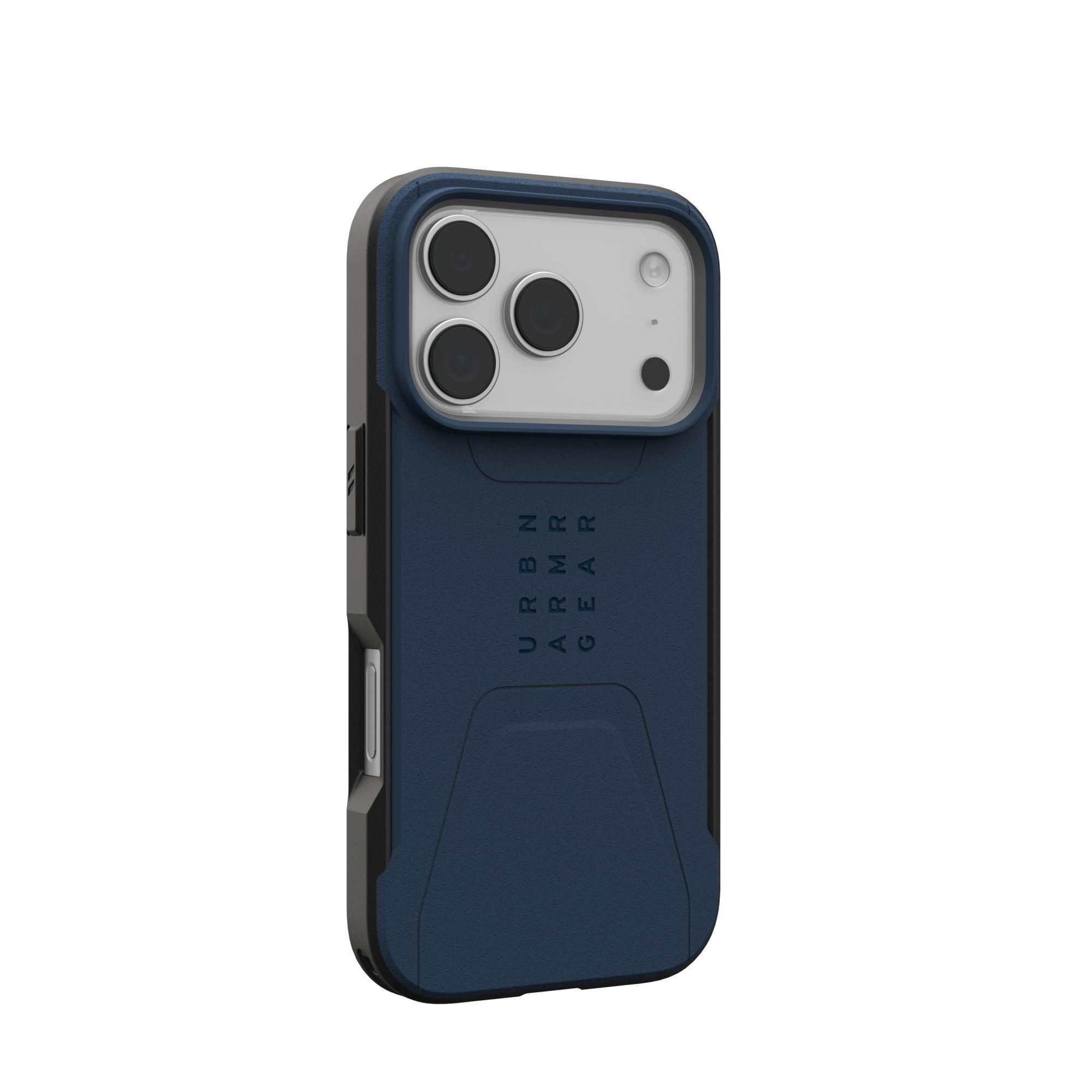 Una funda azul y negra con las palabras 'URBN ARMOR GEAR' impresas, inclinada sobre un fondo blanco.