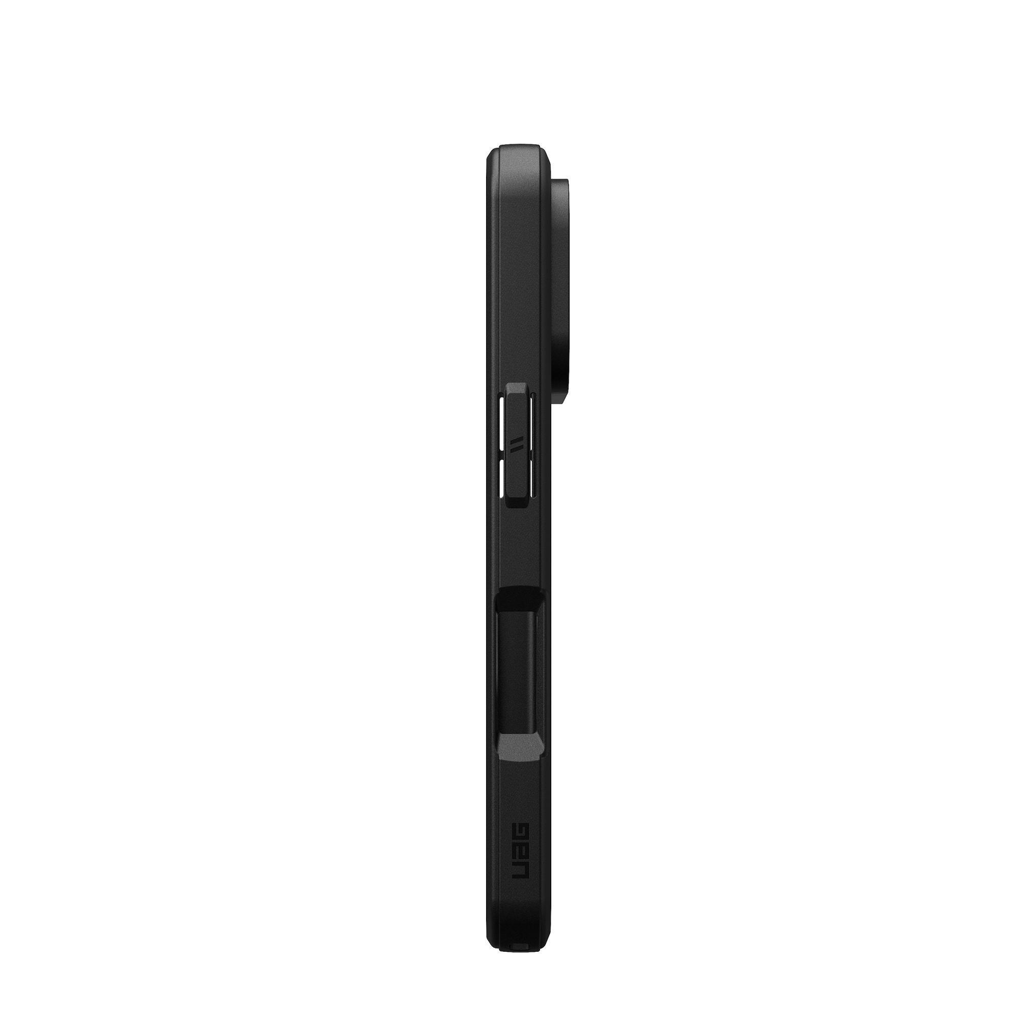 Vue latérale d'une coque de téléphone noire, avec boutons et découpe pour l'objectif de la caméra. Marque UAG visible en bas.