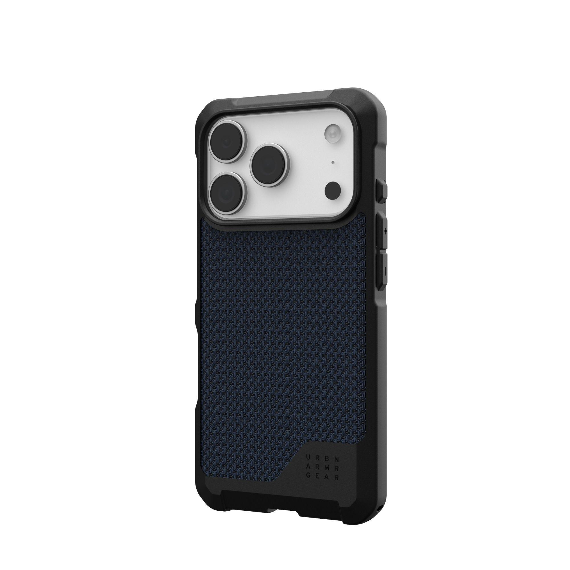 Funda de teléfono negra y azul marino con recortes para la cámara y parte trasera texturizada. Se ve la marca URBN ARMOR GEAR.